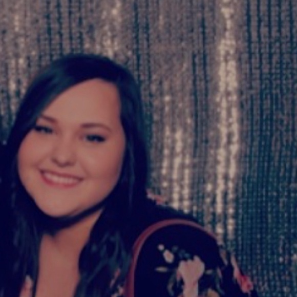 Meet your Posher, Kristin - Picture 2 of 3